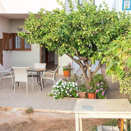 Εξοχη Και Θαλασσα Apartment Makrýgialos Екстериор снимка