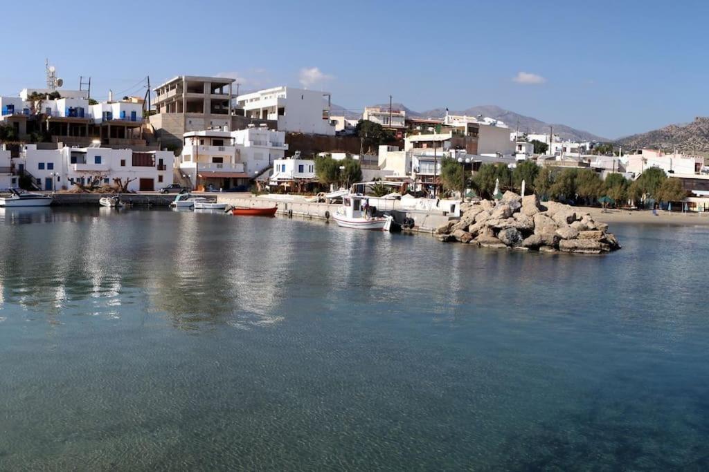 Εξοχη Και Θαλασσα Apartment Makrýgialos Екстериор снимка