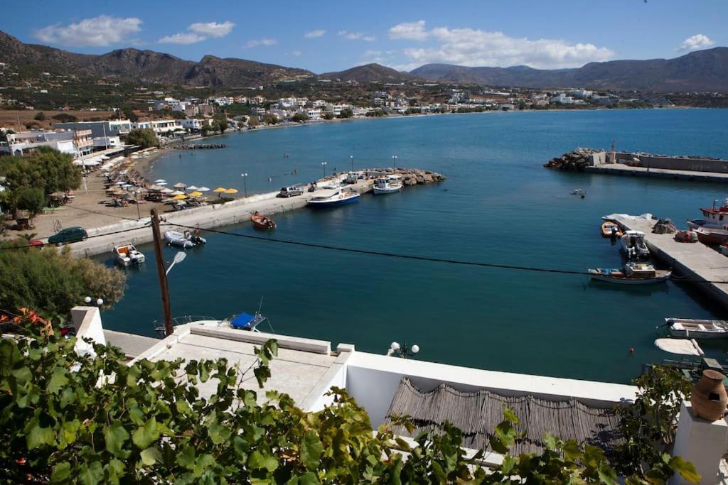 Εξοχη Και Θαλασσα Apartment Makrýgialos Екстериор снимка