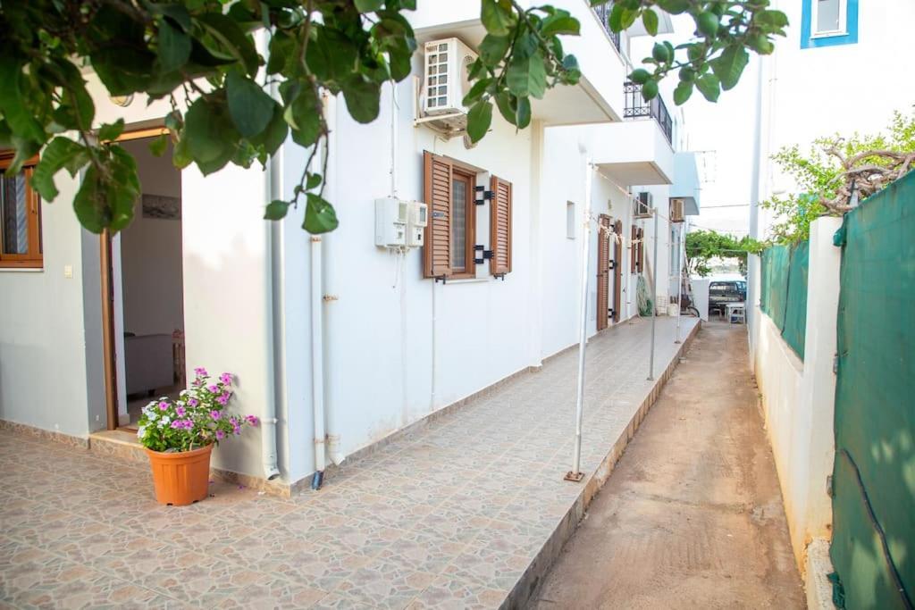 Εξοχη Και Θαλασσα Apartment Makrýgialos Екстериор снимка