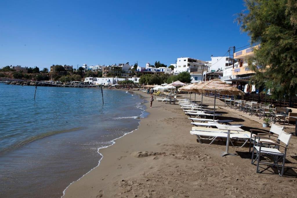 Εξοχη Και Θαλασσα Apartment Makrýgialos Екстериор снимка