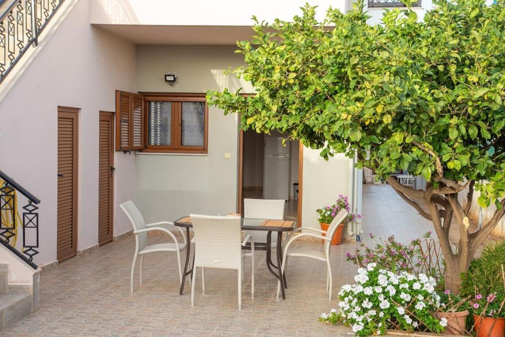 Εξοχη Και Θαλασσα Apartment Makrýgialos Екстериор снимка