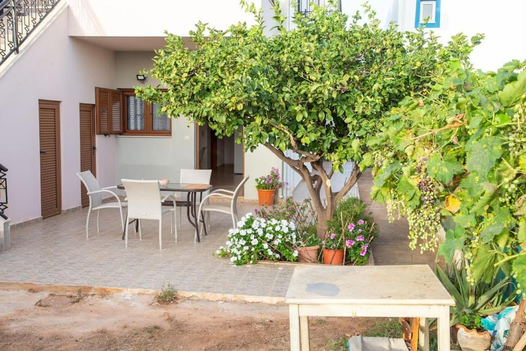 Εξοχη Και Θαλασσα Apartment Makrýgialos Екстериор снимка