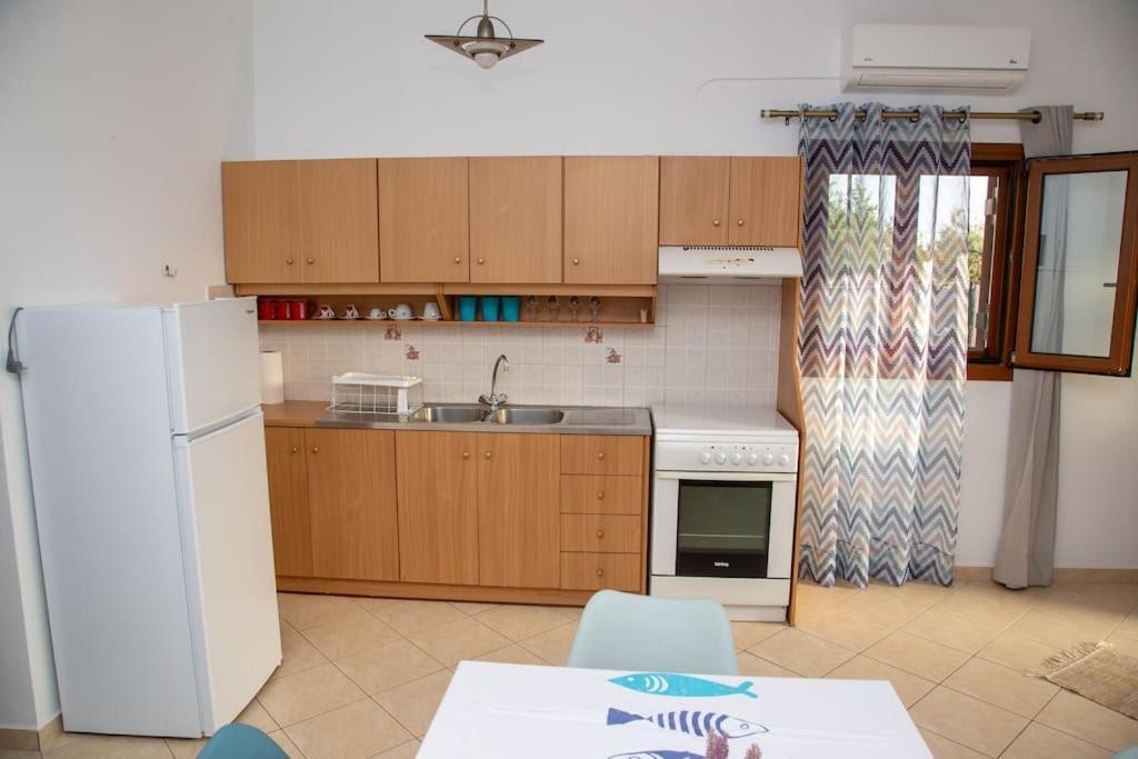 Εξοχη Και Θαλασσα Apartment Makrýgialos Екстериор снимка