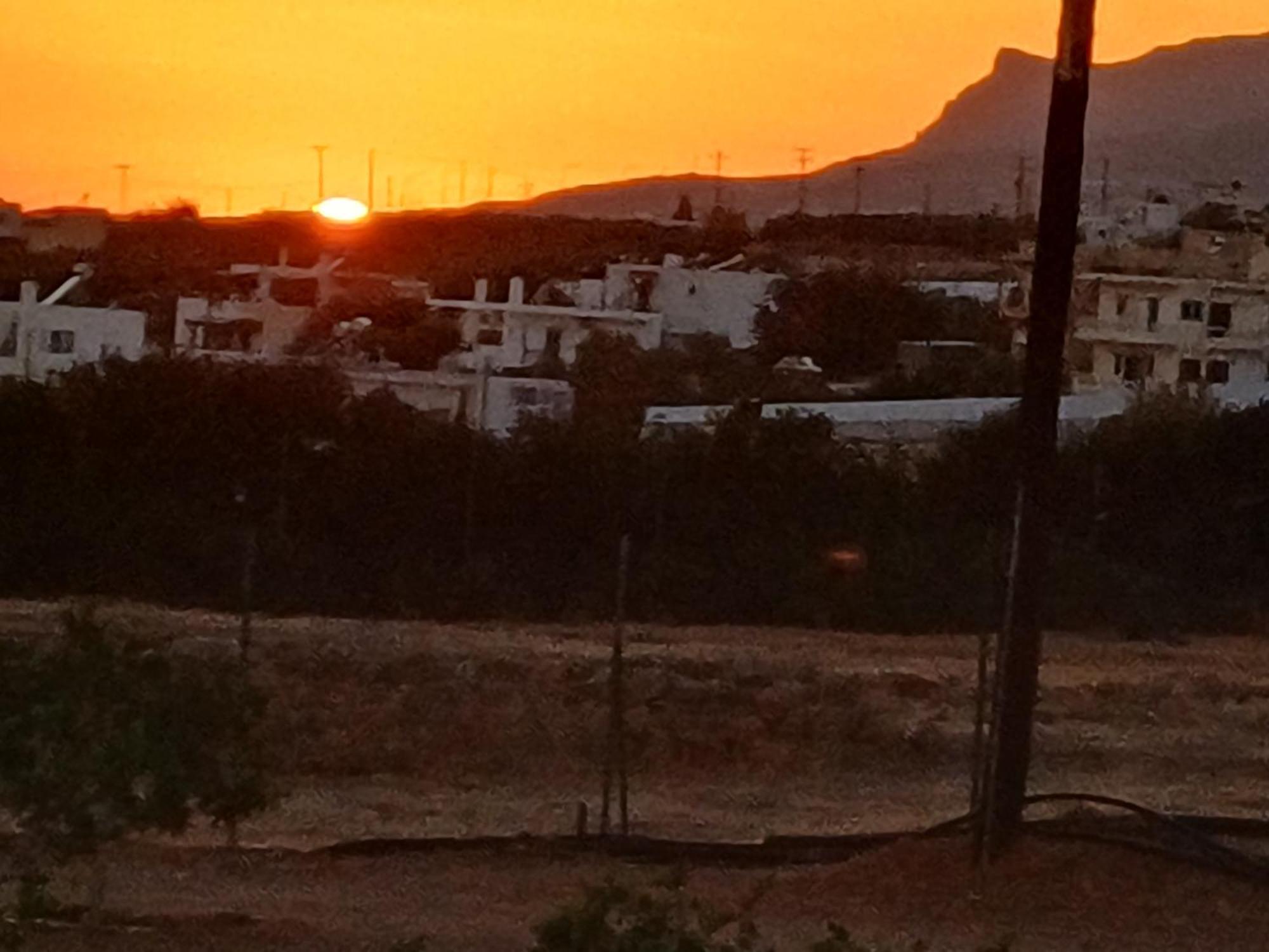 Εξοχη Και Θαλασσα Apartment Makrýgialos Екстериор снимка