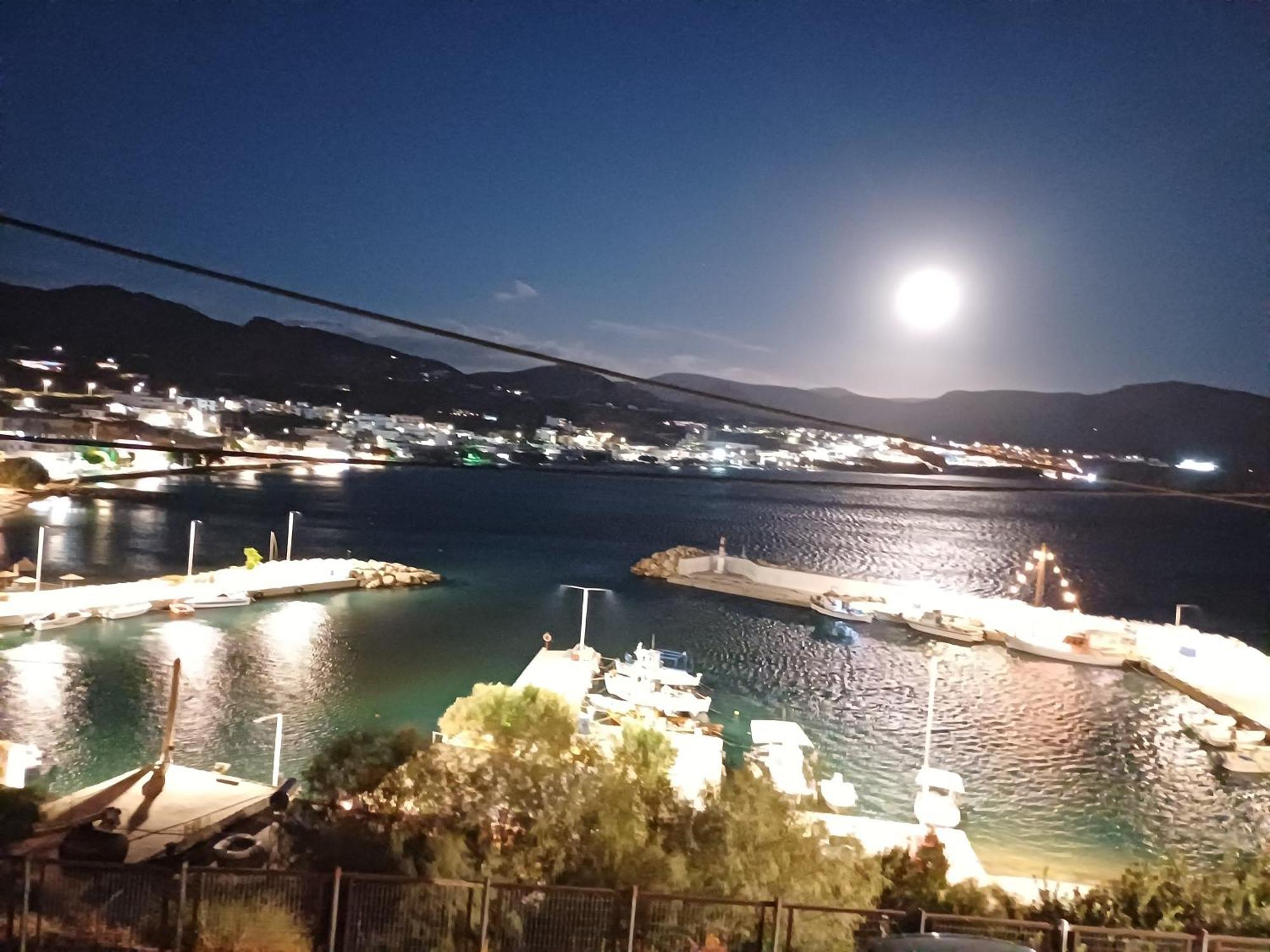 Εξοχη Και Θαλασσα Apartment Makrýgialos Екстериор снимка